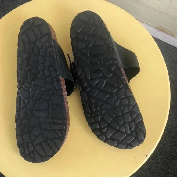 Zizzi black leather sandals with toe strap and adjustable strap.  Wide fit - Picture 4 of 4